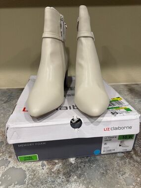 Liz Claiborne Cream Pointed Toe Ankle Boots with Side Zipper